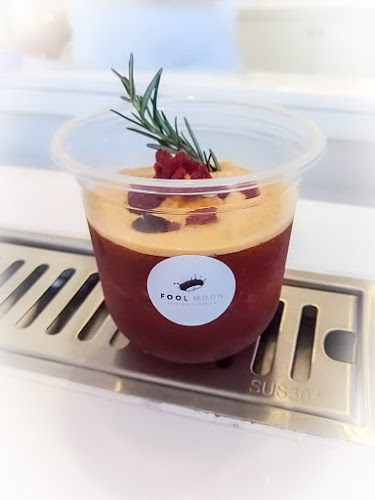 FOOL MOON cafe - การบริการอาหารและที่พัก