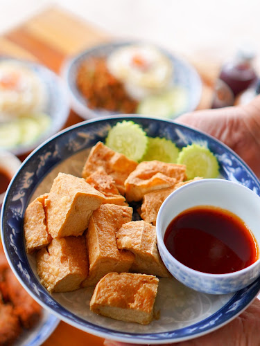 แม่กินรีเกี้ยนทอดภูเก็ต - การบริการอาหารและที่พัก