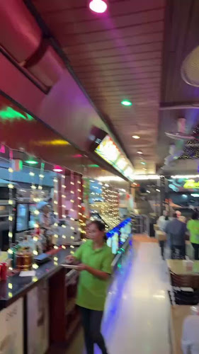 Lee's Diner Pattaya - การบริการอาหารและที่พัก