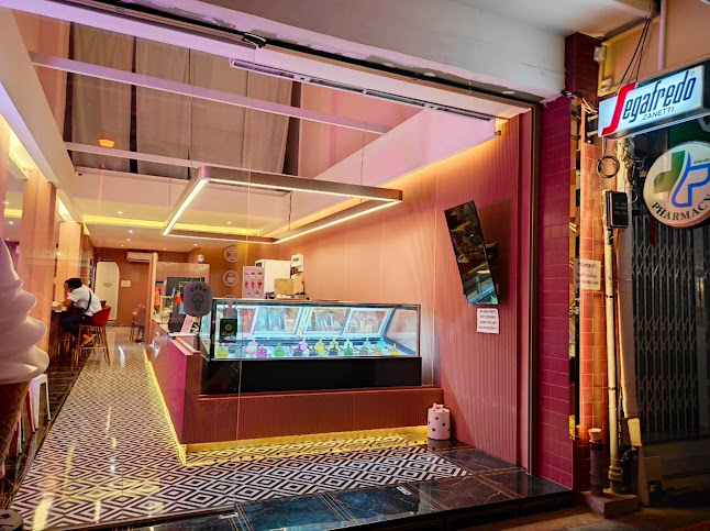 14 ถ. ภูเก็ต ตำบลตลาดใหญ่ อำเภอ เมือง, ภูเก็ต 83000