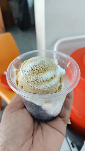 ร้านไอศครีมพายเรือ - การบริการอาหารและที่พัก