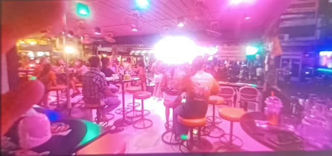 Happy Apple Bar - การบริการอาหารและที่พัก