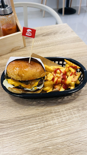 Opinii despre Five Loaves Burger :Patong în อำเภอกะทู้ - การบริการอาหารและที่พัก