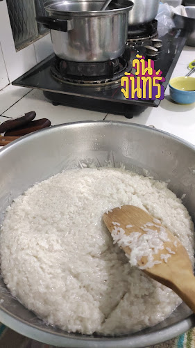 หรอยม้ายเหนียวม่วงกมลา - การบริการอาหารและที่พัก