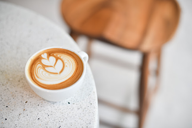 Opinii despre sync coffee bar & roastery în อำเภอกะทู้ - การบริการอาหารและที่พัก