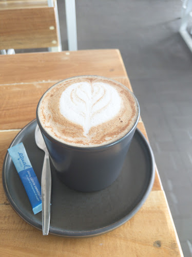 ไวบส์ แอท ราไวย์ บีช