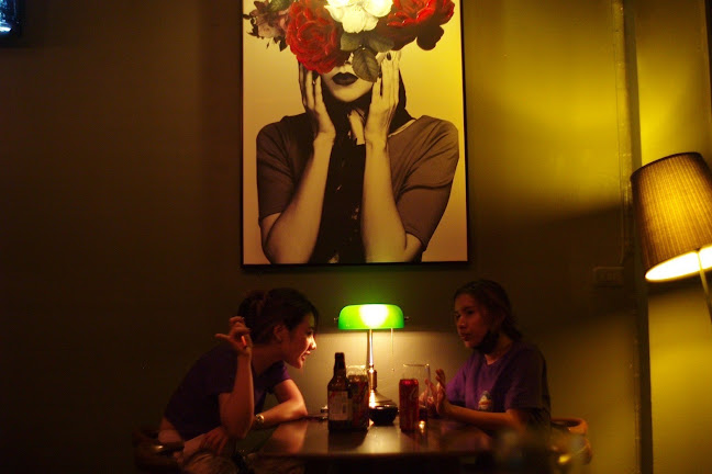 HELLY Craft Bar - การบริการอาหารและที่พัก