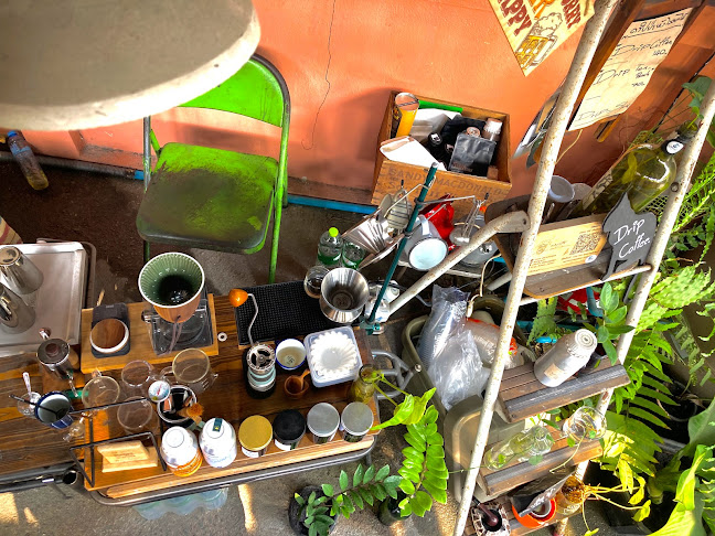 Opinii despre ดริปป่าหัวใจดอกไม้ x อยู่กับก๋ง DripCoffee&Muta Slowbar în อำเภอศรีราชา - การบริการอาหารและที่พัก