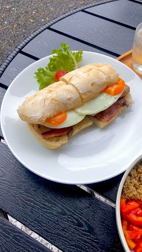 Maybelle's Coffee Garden - Restaurant & Cafe - การบริการอาหารและที่พัก