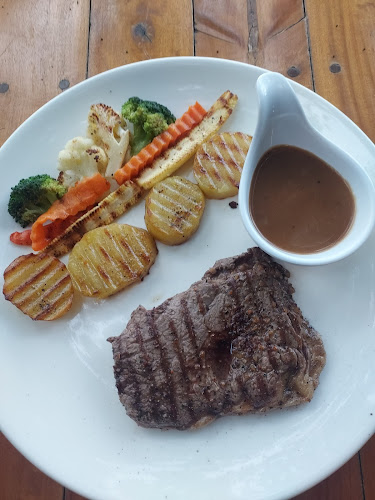 Comentarii opinii despre Chalong Pier Restaurant & Sports Bar