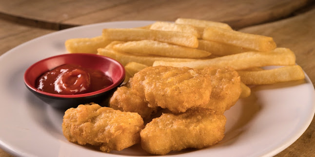 Hemingways (Jomtien) Restaurant & Bar - การบริการอาหารและที่พัก