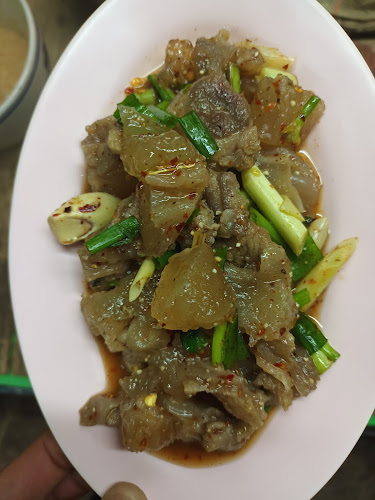 ร้าน จ่อย ลาบก้อย - การบริการอาหารและที่พัก