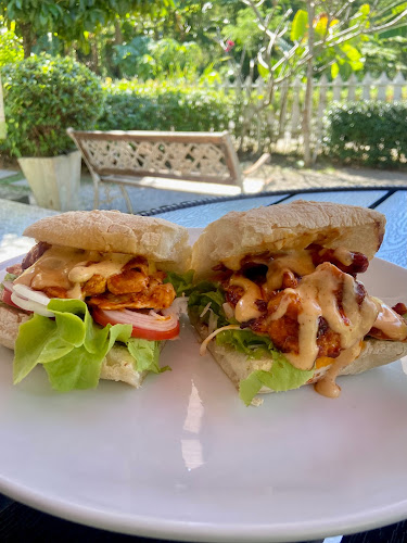 Maybelle's Coffee Garden - Restaurant & Cafe - การบริการอาหารและที่พัก