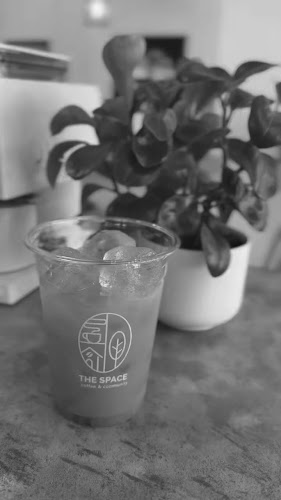 THE SPACE COFFEE & COMMUNITY - การบริการอาหารและที่พัก