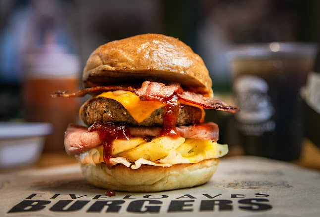 Opinii despre Five Loaves Burger :Patong în อำเภอกะทู้ - การบริการอาหารและที่พัก