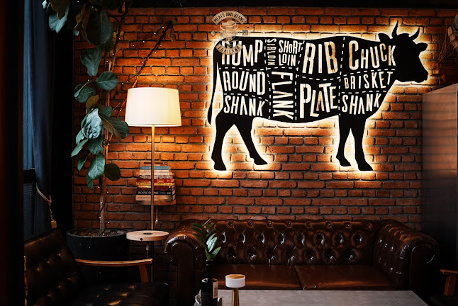 Meats and Beans | Steakhouse & Bar - การบริการอาหารและที่พัก