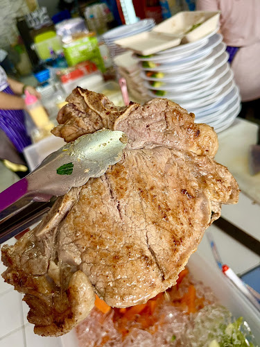 สเต็กลุงหนวด - การบริการอาหารและที่พัก