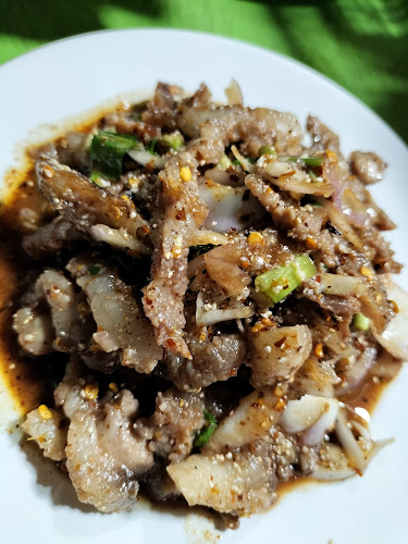 ร้าน ลาบส้มตำชัยภูมิ เจ้าเก่า (สามแยกหัวทะเลโคราช) - การบริการอาหารและที่พัก