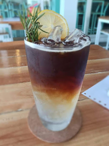 ไวบส์ แอท ราไวย์ บีช