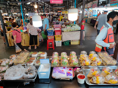 สลัดผัก-ผลไม้ byอาท ตลาดมั่นคง