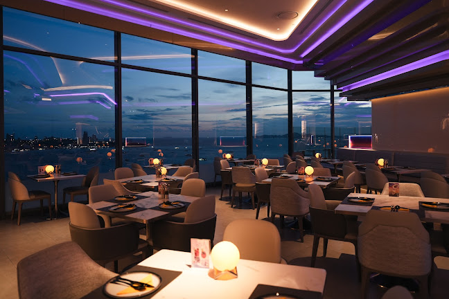 Sola Luna Rooftop Restaurant - อำเภอบางละมุง