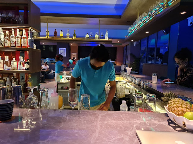 Cafe Blu Pattaya - การบริการอาหารและที่พัก