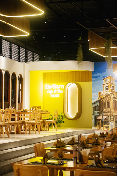 De Earn Cafe and Bar Phuket