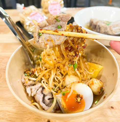 ก๋วยเตี๋ยวต้มยำเข้าเส้น - Khaozen noodles