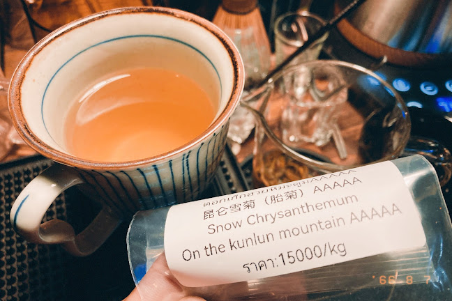 Opinii despre ดริปป่าหัวใจดอกไม้ x อยู่กับก๋ง DripCoffee&Muta Slowbar în อำเภอศรีราชา - การบริการอาหารและที่พัก