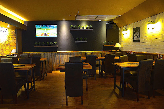 Hemingways (Jomtien) Restaurant & Bar - การบริการอาหารและที่พัก