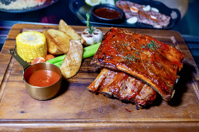 Sola Luna Rooftop Restaurant - การบริการอาหารและที่พัก