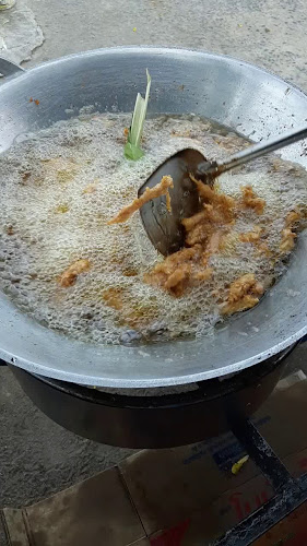 Opinii despre ร้านหมูทอด อ๊อดแอดราไวย์ în อำเภอเมืองภูเก็ต - การบริการอาหารและที่พัก