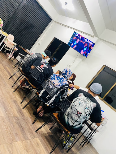 STEAK​ LAMOR​ - การบริการอาหารและที่พัก