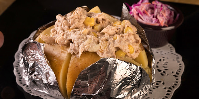 Hemingways (Jomtien) Restaurant & Bar - การบริการอาหารและที่พัก