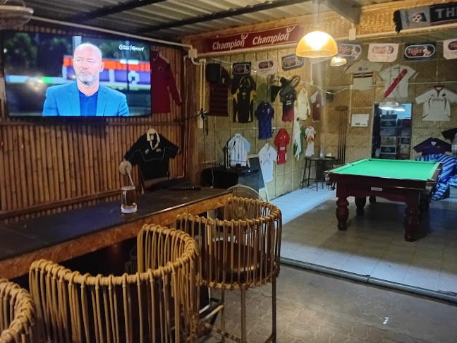 Chalong Pier Restaurant & Sports Bar - อำเภอเมืองภูเก็ต