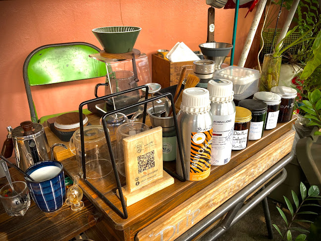 Comentarii opinii despre ดริปป่าหัวใจดอกไม้ x อยู่กับก๋ง DripCoffee&Muta Slowbar