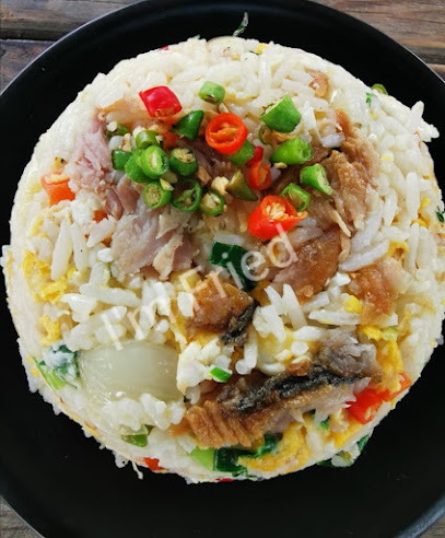 ข้าวผัดกระทะเหลี่ยม meet&eat นครปฐม