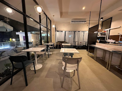 R space cafe & eatery