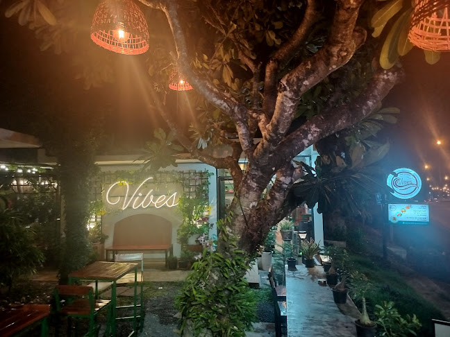 ไวบส์ แอท ราไวย์ บีช - อำเภอเมืองภูเก็ต