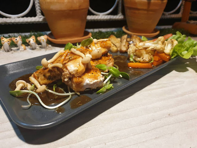 Opinii despre De"corner house (ดี คอร์เนอร์ เฮ้าส์) în อำเภอเมืองอุบลราชธานี - การบริการอาหารและที่พัก