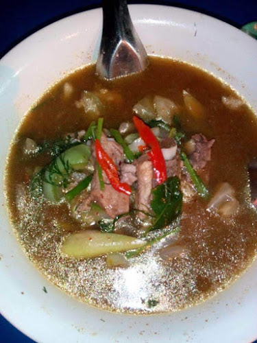ร้าน ลาบส้มตำชัยภูมิ เจ้าเก่า (สามแยกหัวทะเลโคราช) - การบริการอาหารและที่พัก