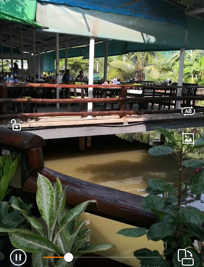 ร้านชมคลอง​ (ป้าเปิ้ล)​ก๋วยเตี๋ยวเรือ, ผัดไทย, อาหารตามสั่ง, สเต็ก, กาแฟสด