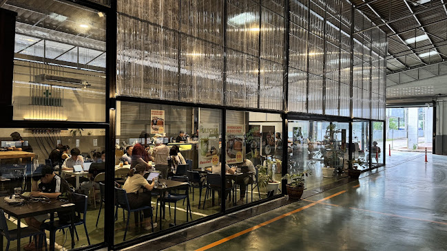 Opinii despre Vector Coffee Roaster l Factory în เมือง - การบริการอาหารและที่พัก