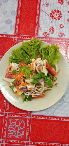 เจ๊อุ้ม อาหารทะเล - การบริการอาหารและที่พัก