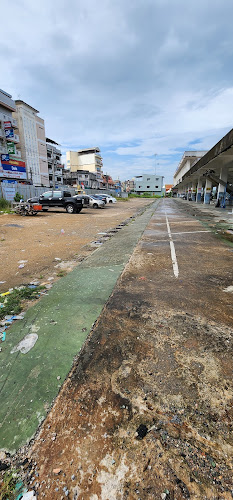 Opinii despre ท่าเทียบเรือประมงสุราษฎร์ธานี în อำเภอเมืองสุราษฎร์ธานี - การบริการอาหารและที่พัก