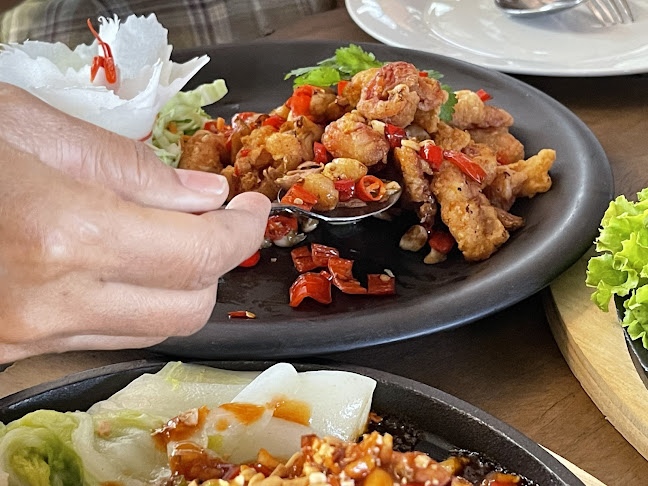 ครัวน่านน้ำ - การบริการอาหารและที่พัก