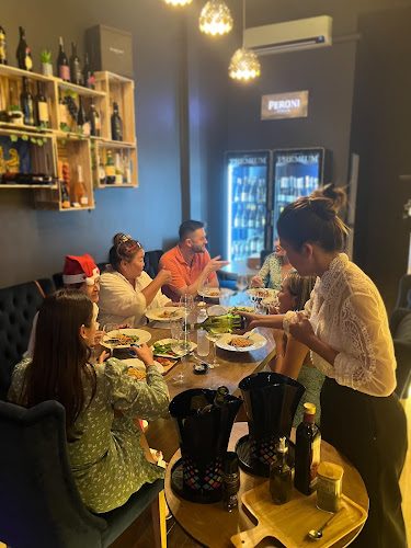 Ramazzotti Italian Food & Wine - การบริการอาหารและที่พัก