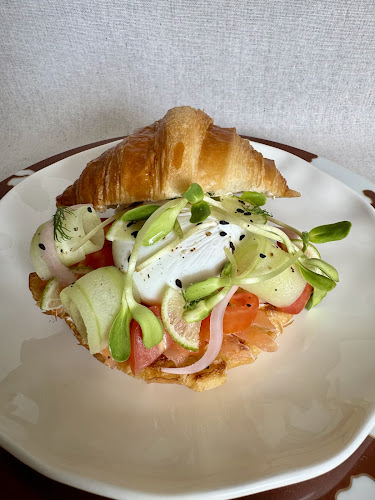 CUP Cafe Rawai - การบริการอาหารและที่พัก