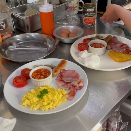 Opinii despre Maybelle's Coffee Garden - Restaurant & Cafe în อำเภอเมืองภูเก็ต - การบริการอาหารและที่พัก