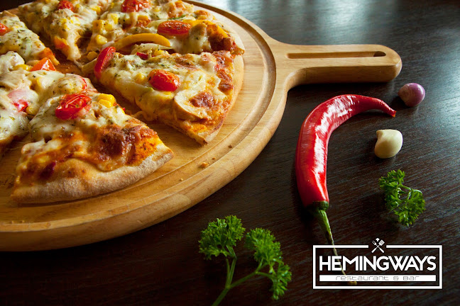 Hemingways (Jomtien) Restaurant & Bar - การบริการอาหารและที่พัก